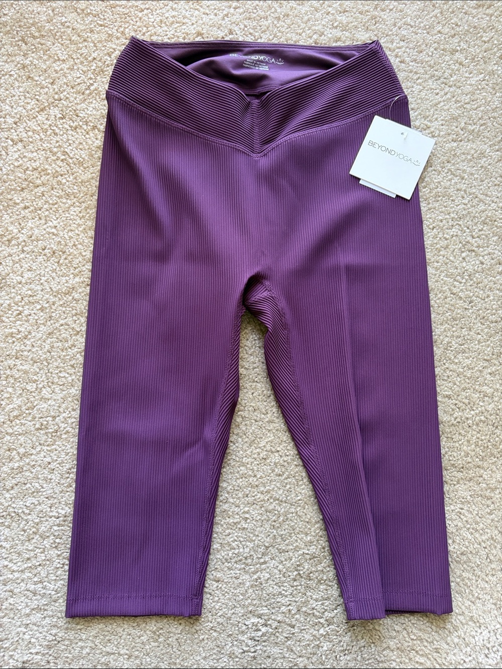 NWT Beyond Yoga Ribbed Capri Leggings in Plum, Size Medium